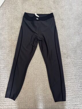 ALO Yoga Kids Black Performance Leggings with Rib Waistband
